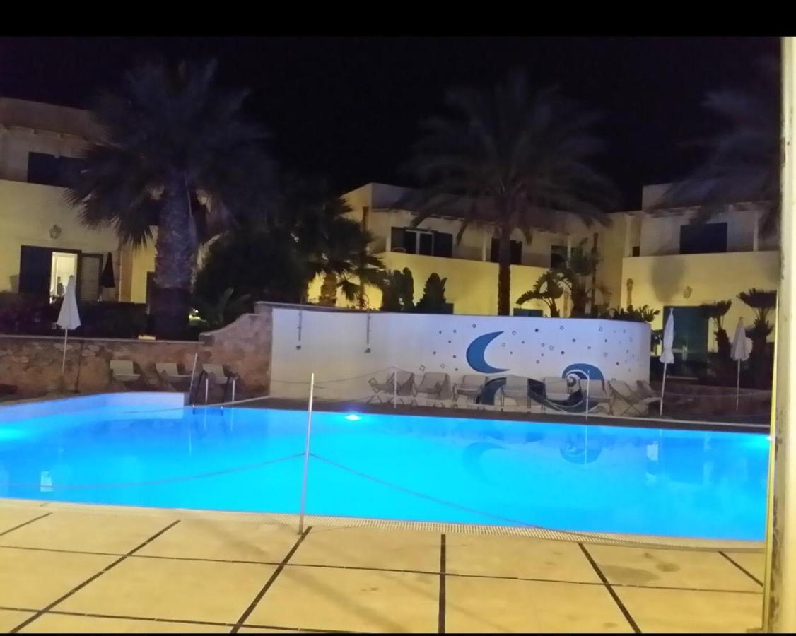 Resort Cala La Luna Фавиняна Екстериор снимка