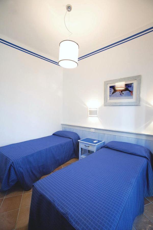 Resort Cala La Luna Фавиняна Екстериор снимка