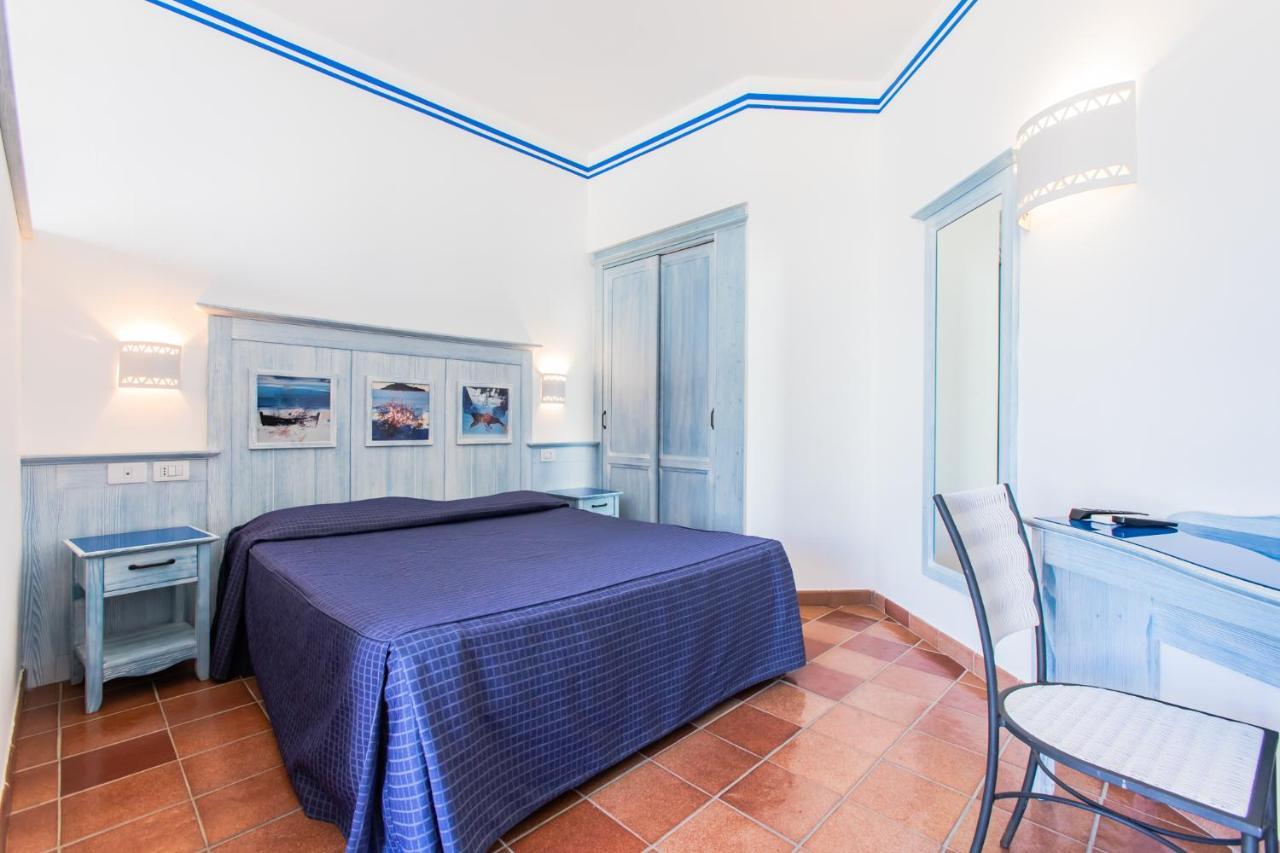 Resort Cala La Luna Фавиняна Екстериор снимка