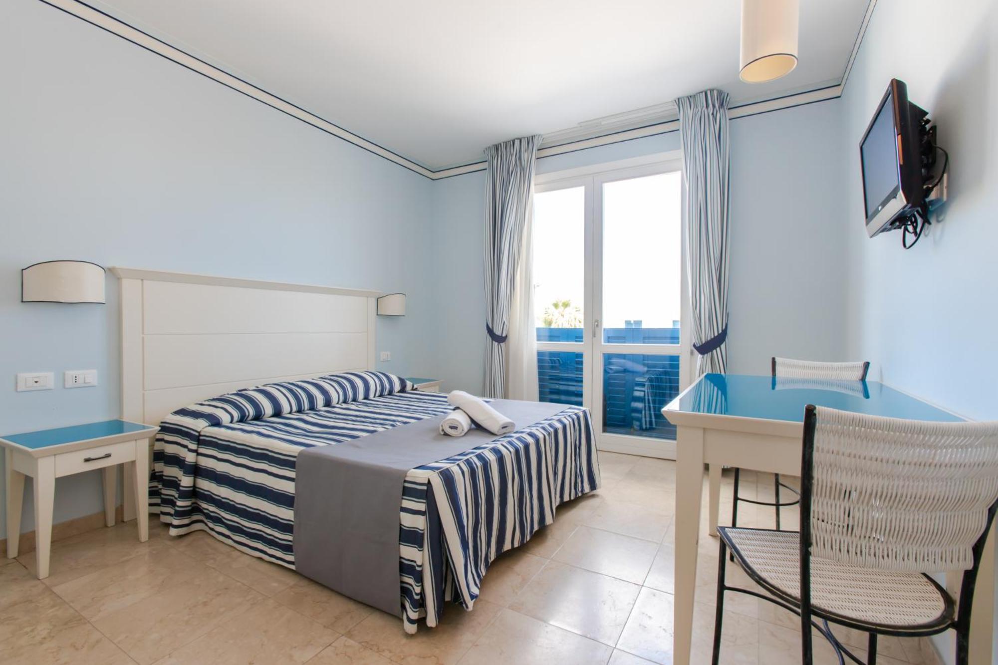 Resort Cala La Luna Фавиняна Екстериор снимка