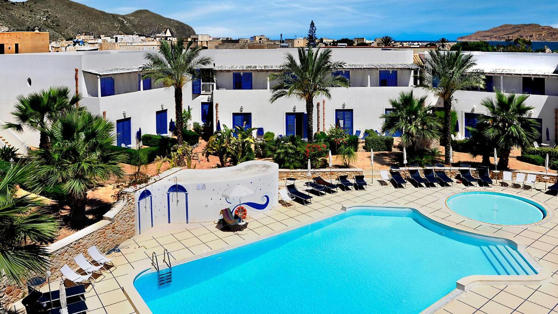 Resort Cala La Luna Фавиняна Екстериор снимка